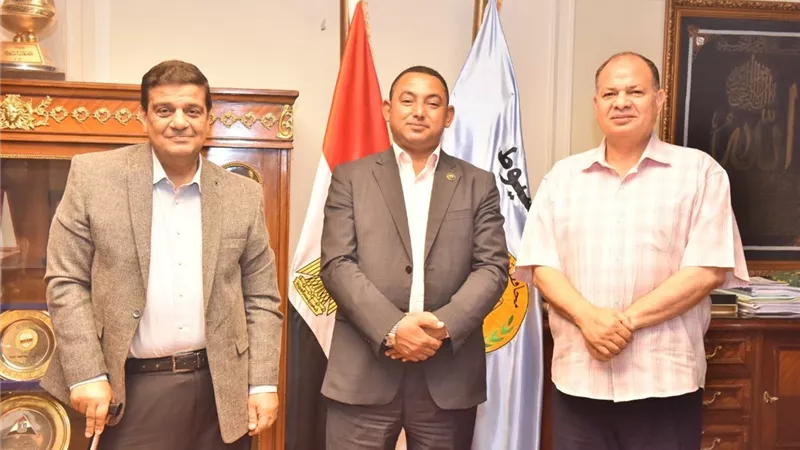 محافظ أسيوط يلتقي بعض أعضاء مجلس النواب لمتابعة الموقف التنفيذي للمشروعات التنموية