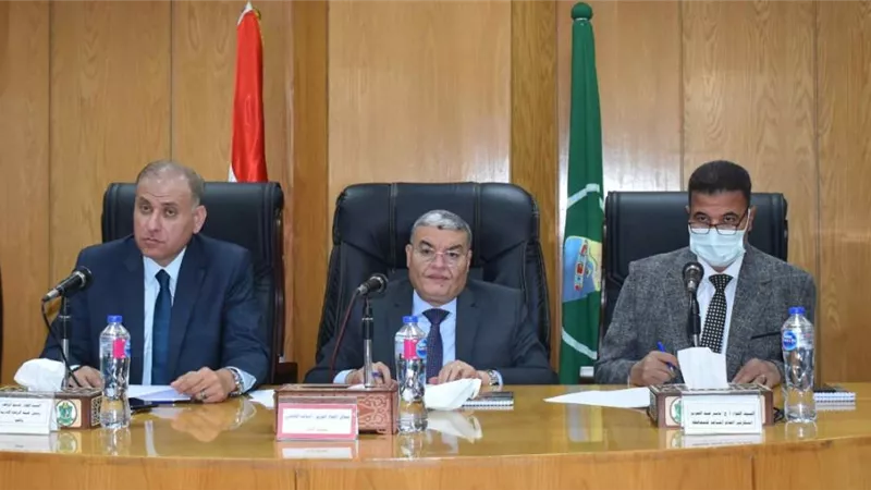محافظ المنيا : الموافقة على تقنين اوضاع 143 طلبا على اراضى الدولة