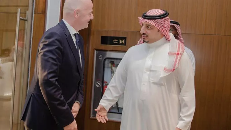 إنفانتينو يصل الرياض لحضور نهائي دورى ابطال آسيا