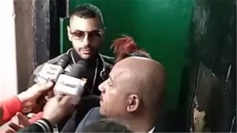 لحظة وصول حسن أبو الروس مقر نقابة الموسيقيين قبل التحقيق.. صور