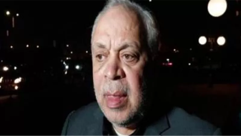 أشرف زكى يصل الى مسجد الشرطة لتقديم واجب العزاء لأسرة سهير البابلي