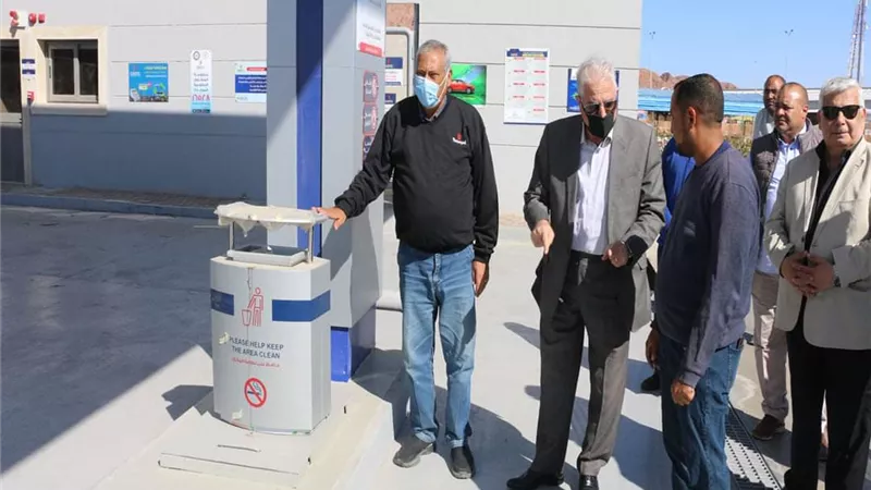 فودة : تم الانتهاء من إنشاء عدد 5 محطات تموين السيارات بالغاز الطبيعى والشحن بالكهرباء بمدينة شرم الشيخ