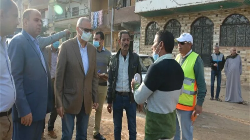 محافظ القليوبية يتفقد مشروعات الطرق ومحطات المياه والصرف الصحي بمدينتي بنها وطوخ