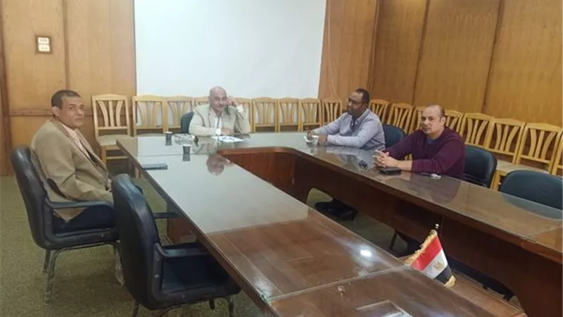 غرفة تجارة الإسماعيلية تناقش مشكلات تجار الأسماك بسوق الجمعة