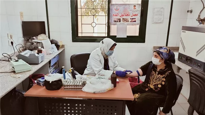صحة المنيا : فحص وعلاج 1820 مواطنا فى اولاد مرجان بديرمواس