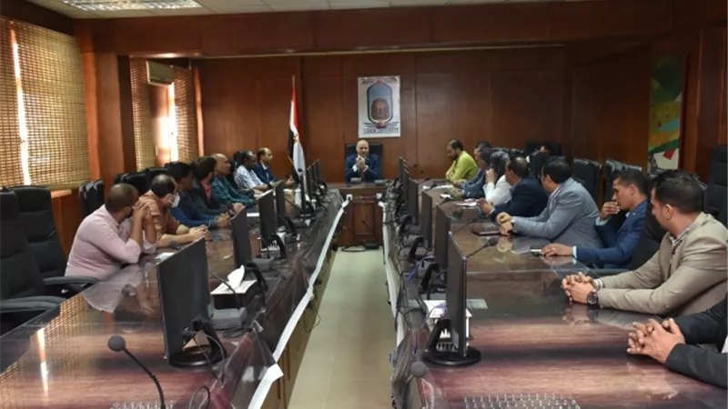 رئيس جامعة الأقصر يجتمع برؤساء اللجان التنظيمية لبطولة كرة القدم الخماسية للجامعات