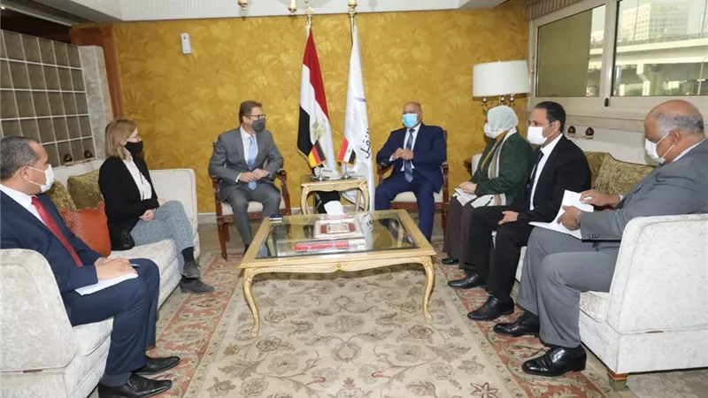 السفير الألماني لوزير النقل: شركاتنا مستعدة لتدريب وتأهيل المصريين لتوطين صناعة السكك الحديدية