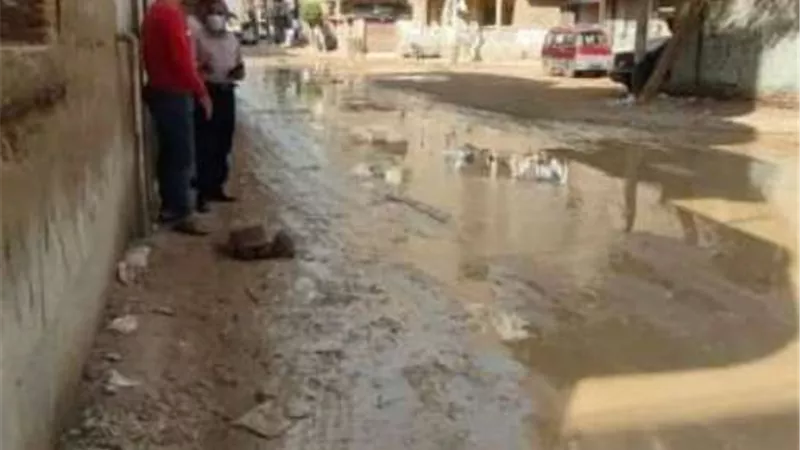 محافظ الشرقية يوجه بسرعة إصلاح ماسورة مياه بمنيا القمح
