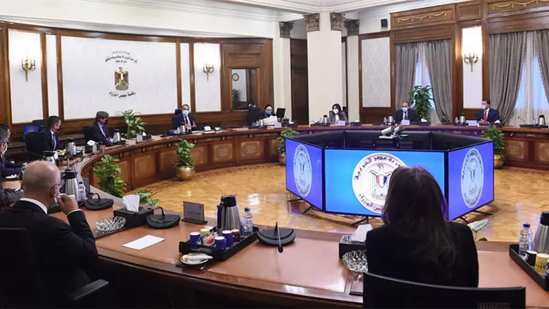 رئيس الوزراء يلتقي ممثلي شركة 