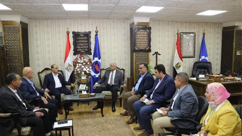 محافظ السويس يبحث مع نواب مستقبل وطن نتائج جولة رئيس الوزراء