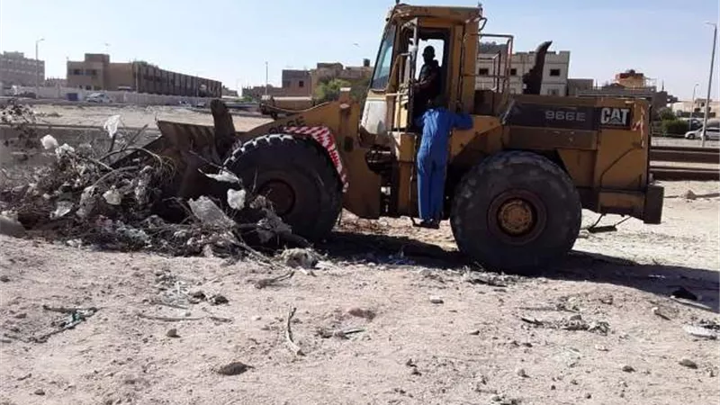 تكثيف اعمال النظافه ورفع القمامه بجميع شوارع ومناطق راس غارب