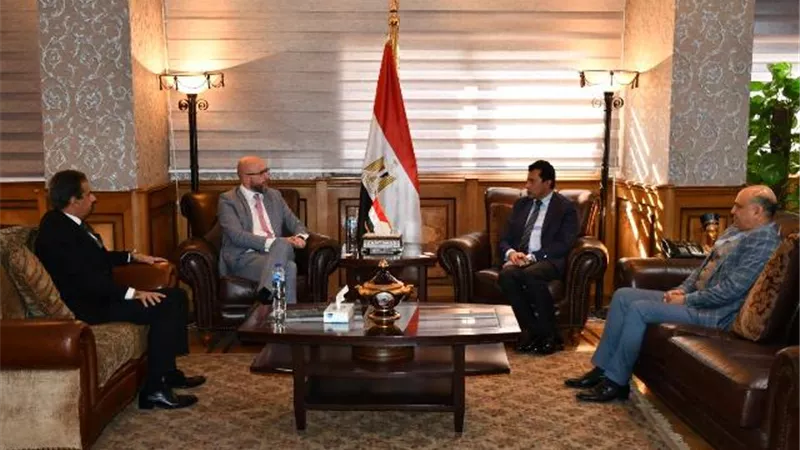 وزير الشباب يبحث التعاون مع المدير الإقليمي لمؤسسة 