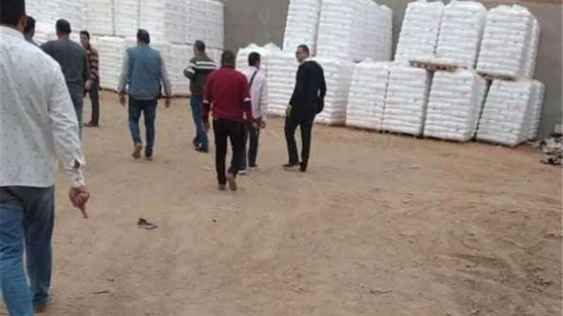 تموين بلبيس يشن حملات تفتيشية ورقابية مفاجئة على المصانع و المخازن للتأكد من صلاحية المعروض