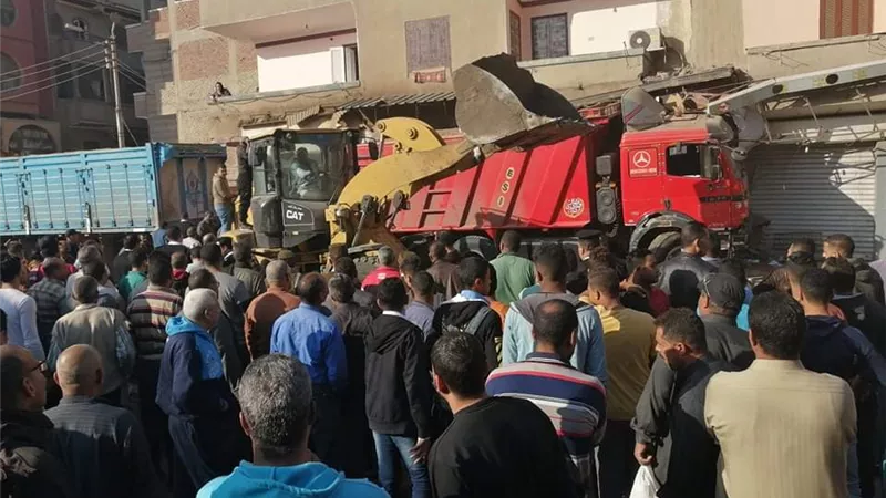 بدء تحقيقات النيابة فى واقعة اقتحام سيارة نقل لمخبز بالشرقية