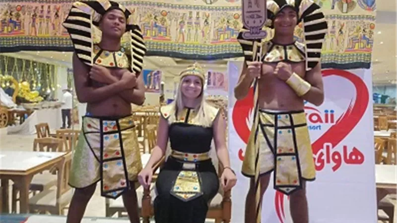 بأزياء وأكلات ومشروبات فرعونية.. فنادق الغردقة تحتفل بافتتاح طريق الكباش بالأقصر..صور