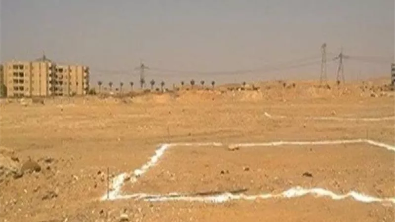 موظف محتال يسمح لشخص بإقامة محل تجارى على أرض تمتلكها الدولة