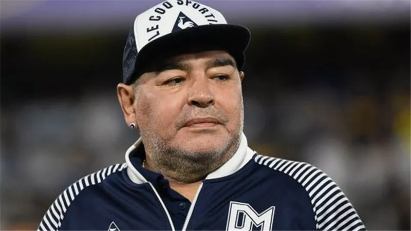 الراحل مارادونا