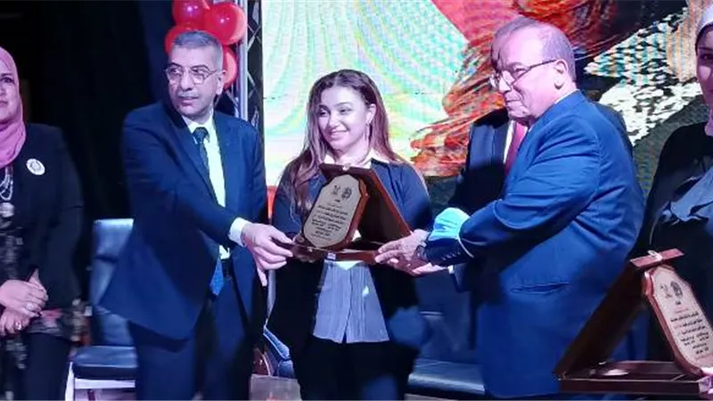 تعليم الجيزة تدعم تمكين المراه بتعليمها حرف فى مبادرة نتشارك.. بالصور