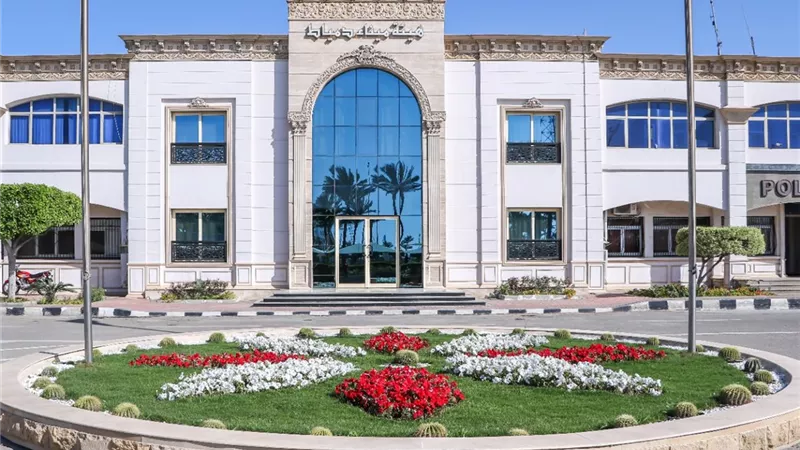 ٢٨ سفينة و ٤٩٤٥ شاحنة على أرصفة ميناء دمياط
