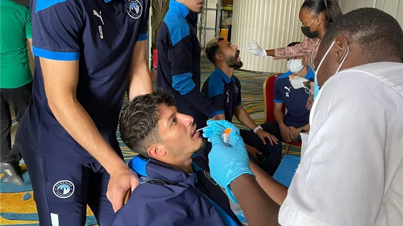 بعثة بيراميدز تجري مسحة كورونا لمباراة مانياما