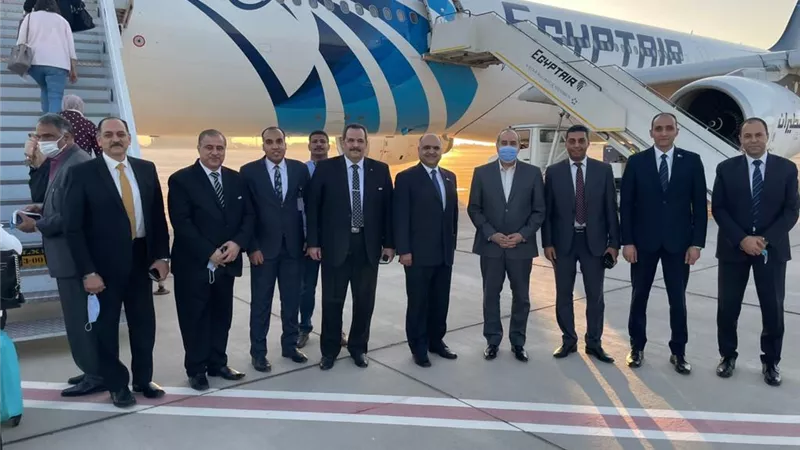 وزير الطيران يشكر فرق العمل بمطاري القاهرة والأقصر علي حسن استقبال ضيوف حفل طريق الكباش