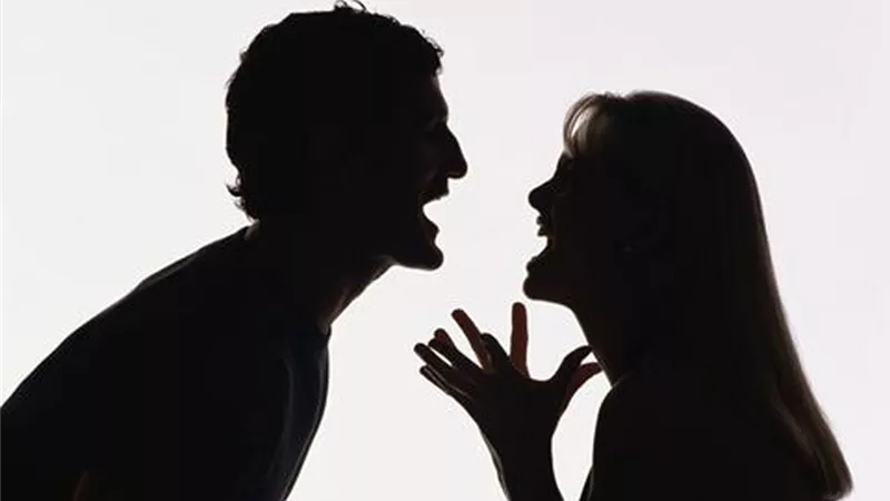زوجي خالف كل ما اتفقنا عليه وأساء معاملتي..فما الحكم؟