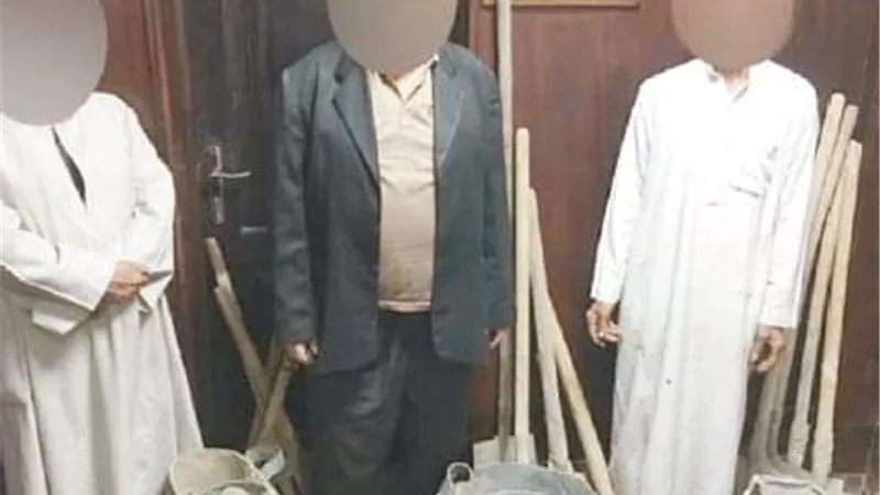 البحث عن الآثار.. تحت الجدار.. عامل وابنه ينقبان عن الذهب بعقار المعادي