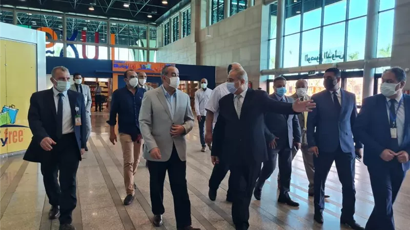 وزير الطيران المدنى يتفقد عددا من مشروعات التطوير التى تمت بمطار الاقصر