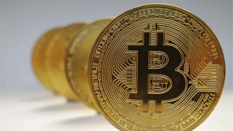 تراجع بيتكوين إلى أدنى مستوى منذ أكتوبر الماضي