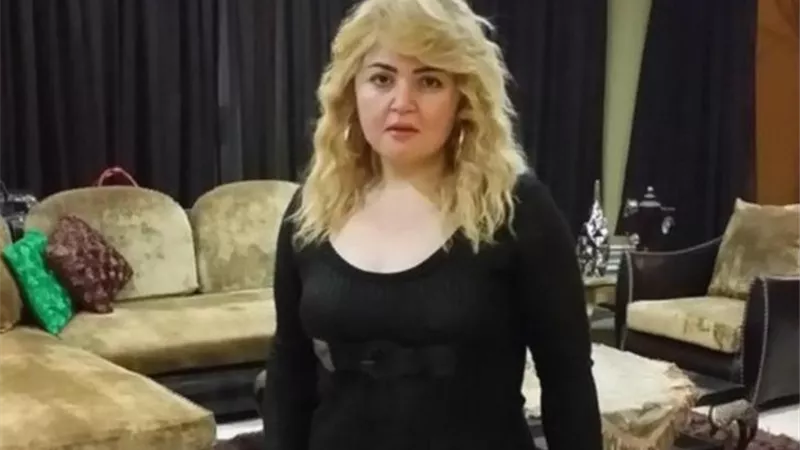 ليلة بكت فيها مها أحمد.. محامٍ يتهمها بإيحاءات جنسية وآخر بأمراض نفسية