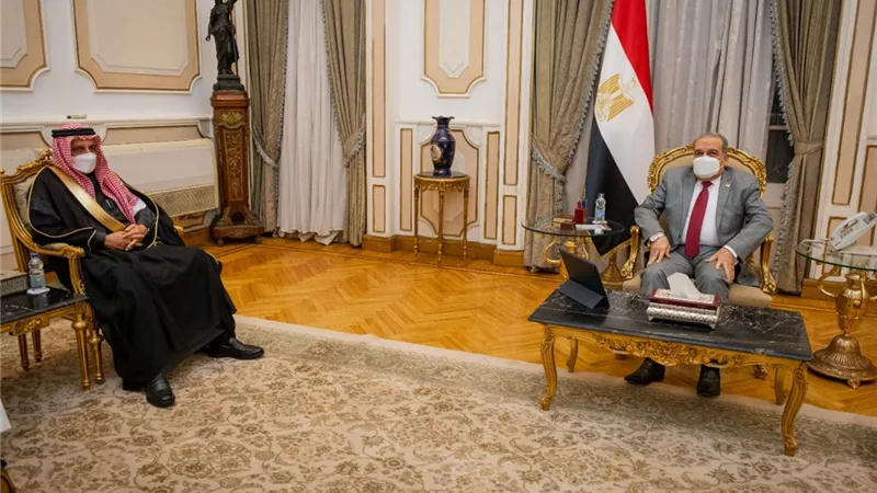 وزير الدولة للإنتاج الحربي يثمن مشاركة الجانب السعودي في معرض 