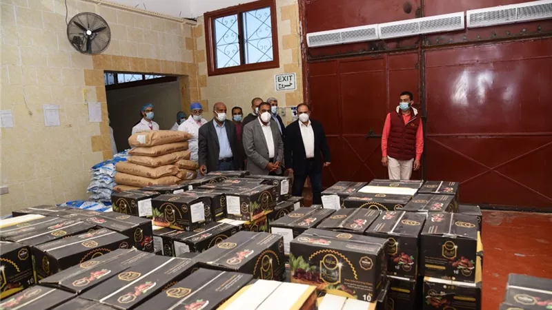 محافظ مطروح يتفقد مصنع الوجبة المدرسية