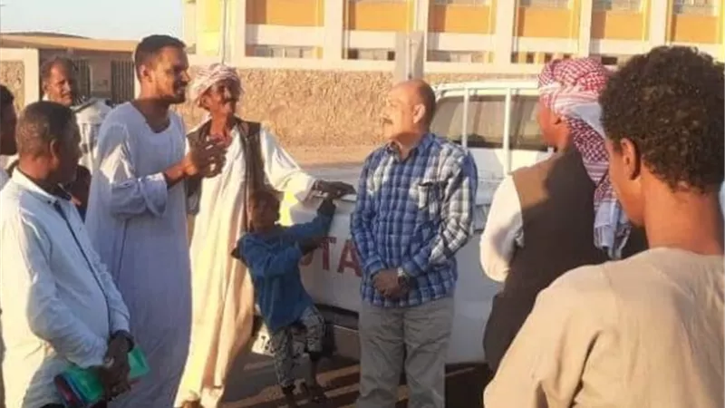 إزالة التراكمات الترابية على جانبى الطريق بقرية أبرق ومنطقة الخير بالشلاتين