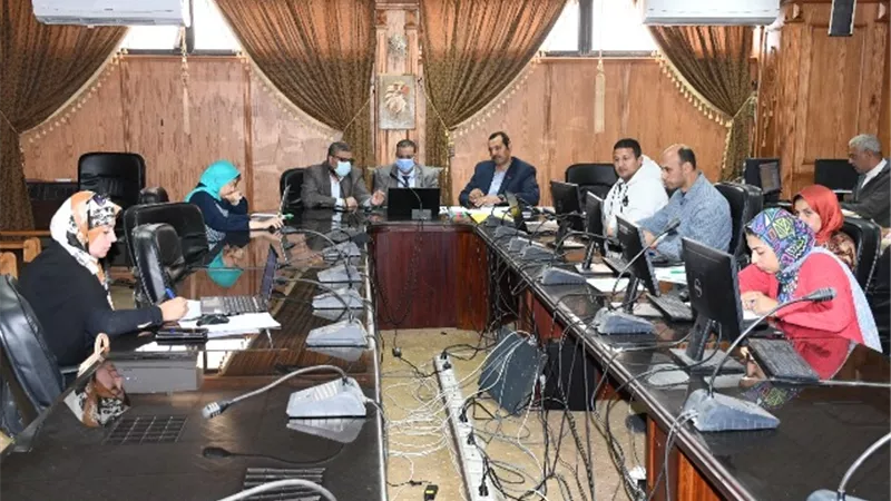رئيس جامعة القناة يتابع جولة الإعادة للإنتخابات الطلابية..صور
