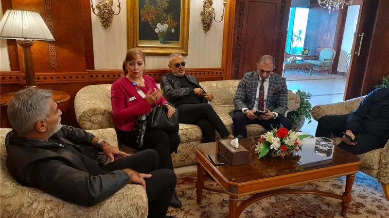 المصمم العالمي ايلي صعب يغادر القاهره بعد عرض الأزياء الناجح الذي قدمه بقصر عابدين