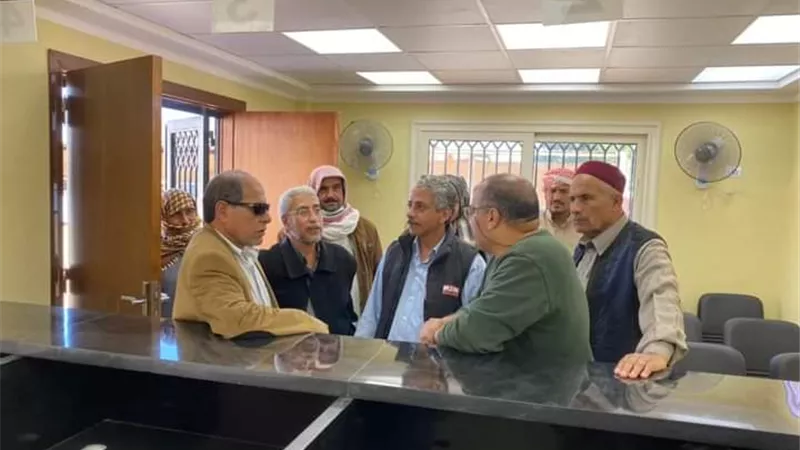 رئيس مدينة الضبعة يتفقد مركز خدمة المواطنين الخاص بوزارة التموين