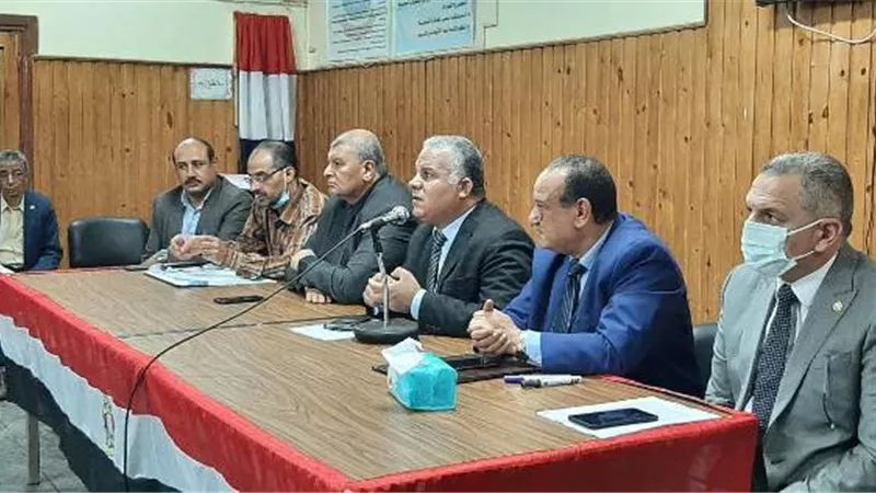 وكيل تعليم دمياط يطالب بفحص وجبات التغذية المدرسية قبل توزيعها