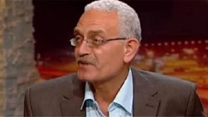 رئيس الهيئة البرلمانية لحزب التجمع يطالب بإغلاق العيادات الخاصة