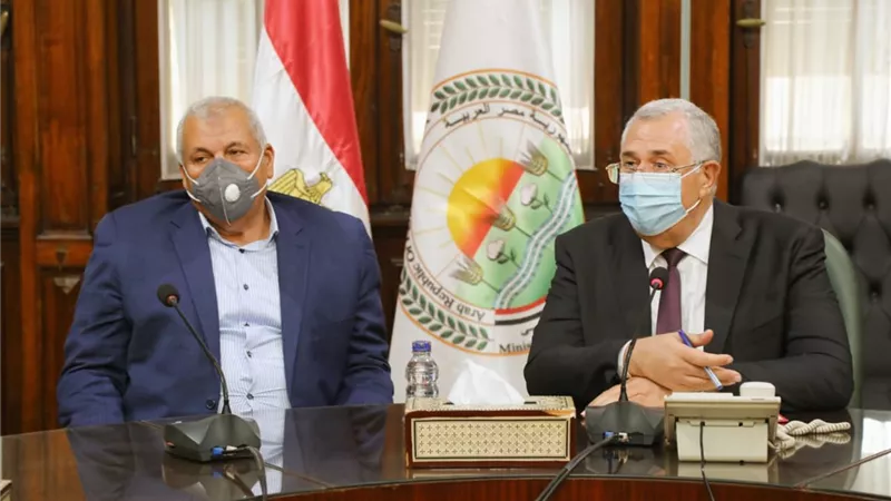 وزير الزراعة يبحث مع اتحاد النحالين كيفية النهوض بصناعة عسل النحل