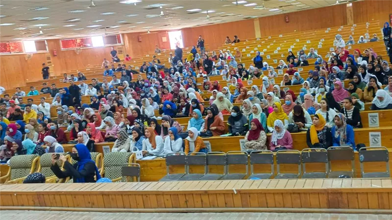 ندوة عن التنمر بكلية التجارة بجنوب الوادى