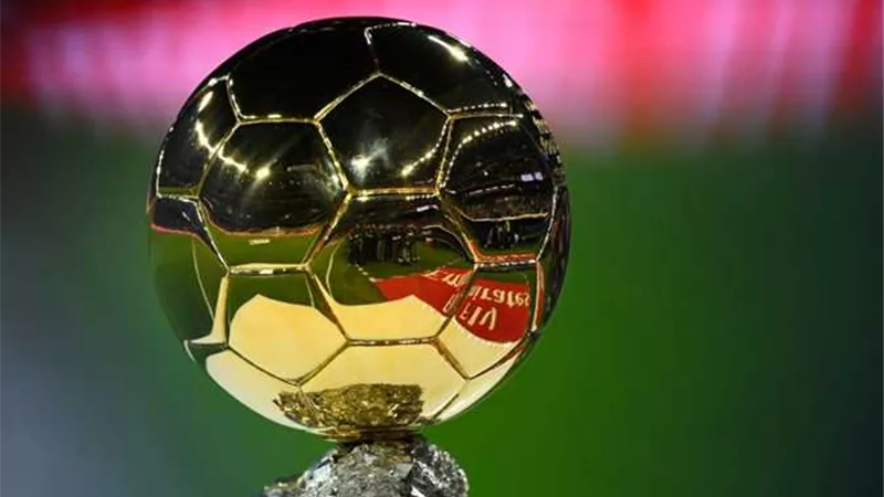 فرانس فوتبول تعلن القائمة النهائية لجائزة الكرة الذهبية 2021