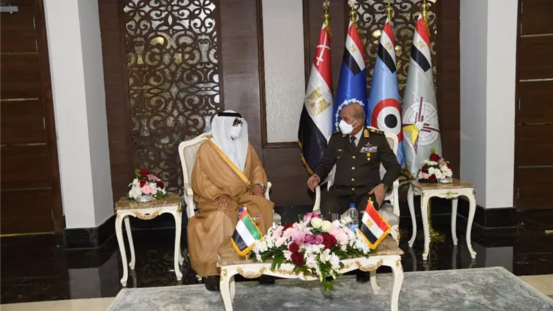 الفريق أول محمد زكى يلتقى وزير الدولة الإماراتى لشئون الدفاع.. فيديو