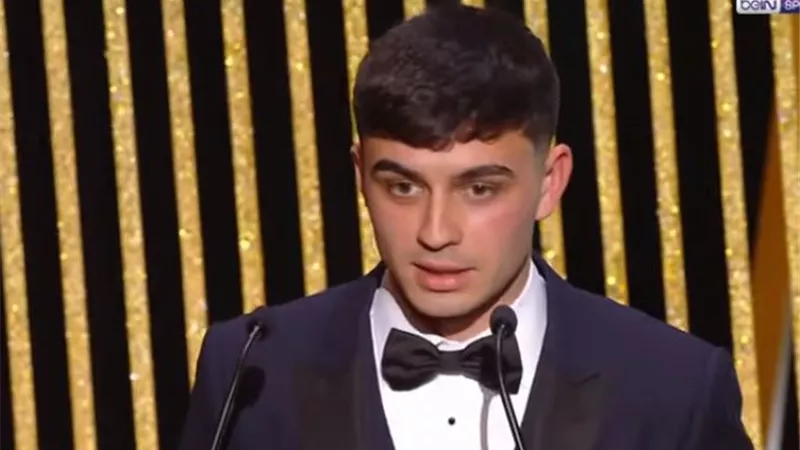 بيدري يفوز بجائزة أفضل لاعب شاب في العالم 2021