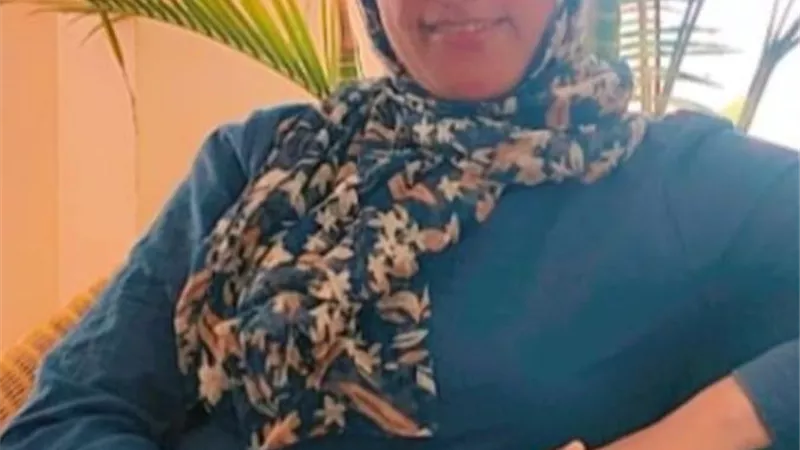 أسماء حداد تناقش رسالة دكتوراه بعنوان استخلاص مركبات طبيعية ودراسة تأثيرها على الخلايا الكبدية