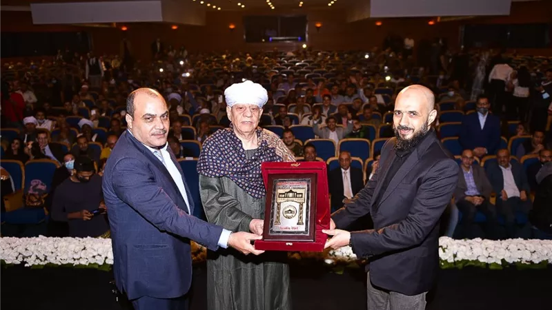 بالصور ... الشيخ ياسين التهامى يشعل أوبرا مسرح جامعة مصر للعلوم والتكنولوجيا بأجمل الأناشيد الصوفية