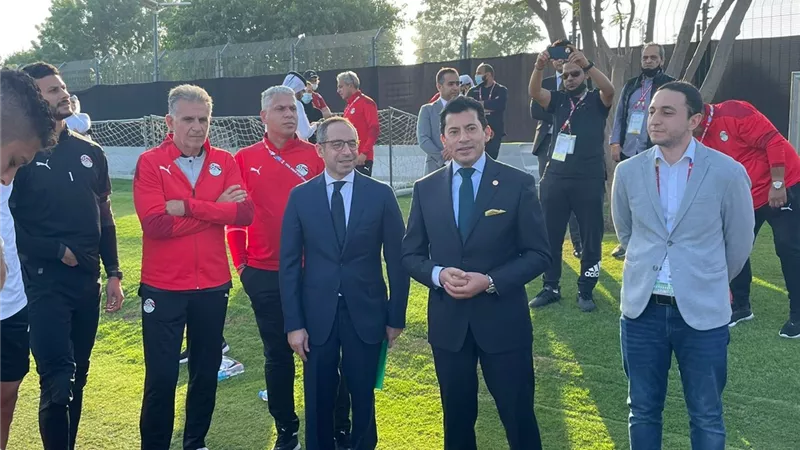 وزير الرياضة يلتقي لاعبي المنتخب قبل منافساتهم في بطولة كأس العرب