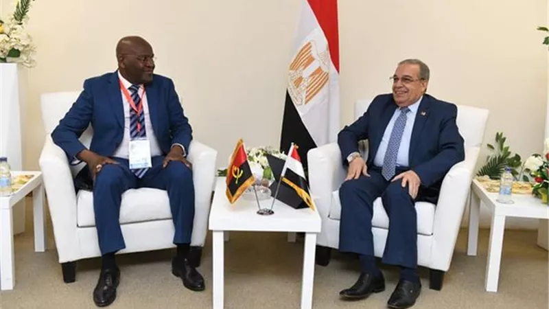 وزير الدولة للإنتاج الحربى يستقبل وزير شئون الدفاع الأنجولي