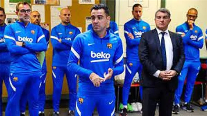 مدرب برشلونة يقود ثورة فى كامب نو.. اقرأ التفاصيل