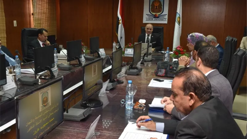 رئيس جامعة الأقصر يترأس الاجتماع الدوري الـ32 لمجلس الجامعة