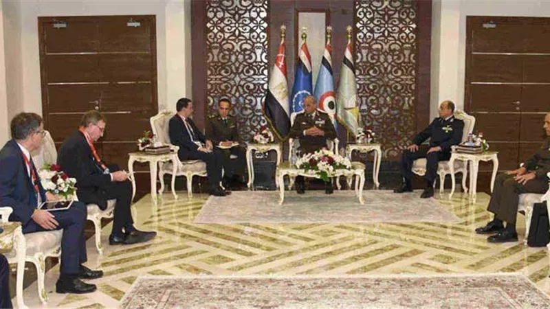 الفريق أول محمد زكى يعقد عدد من اللقاءات مع قادة الوفود العسكرية والشركات المتخصصة فى مجالات التسليح.. فيديووصور